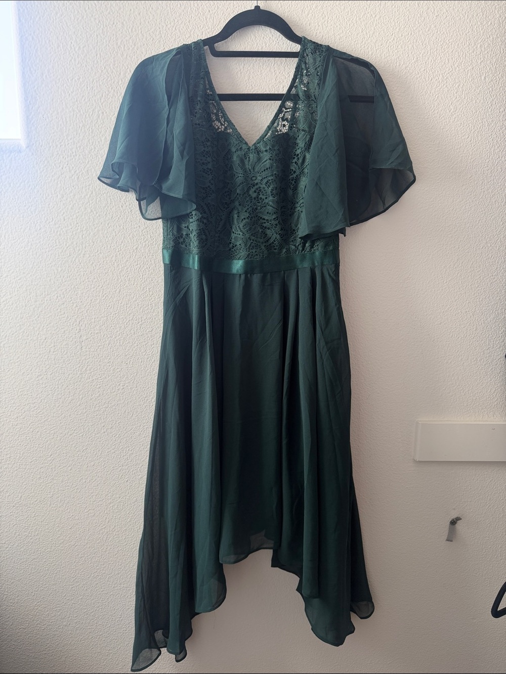 Elegant Forest Green Lace & Chiffon V-Neck Dress